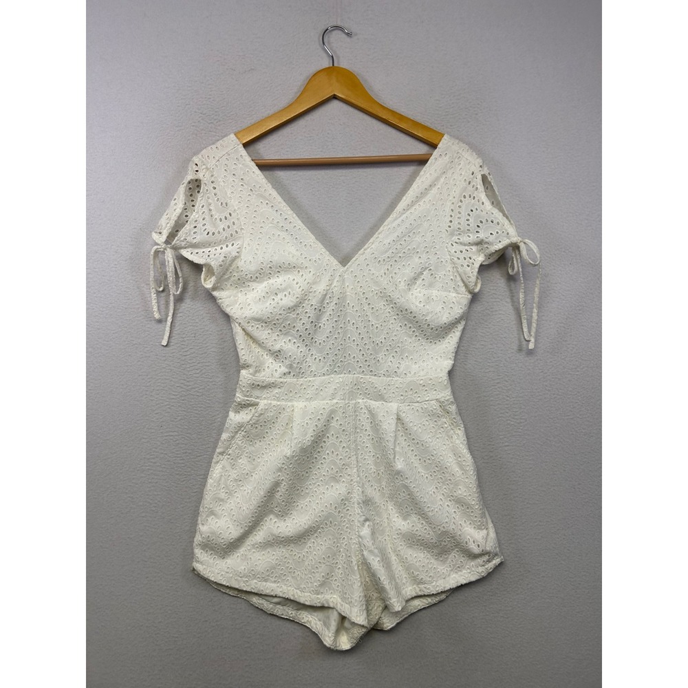 Cottagecore Express Womens Size 6 White Eyelet Flutter Sleeve Romper Feminine